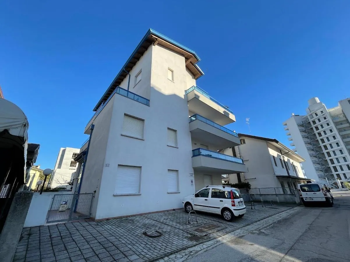 Appartamento Elisa Carraro Immobiliare - Family Apartments Lido di Jesolo Italy